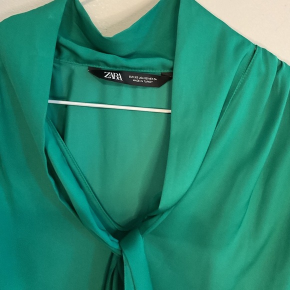 Zara Office Siren Top Asymmetrical‎ Green V Neck 3/4 Sleeves Top - Fits Medium - Picture 2 of 6